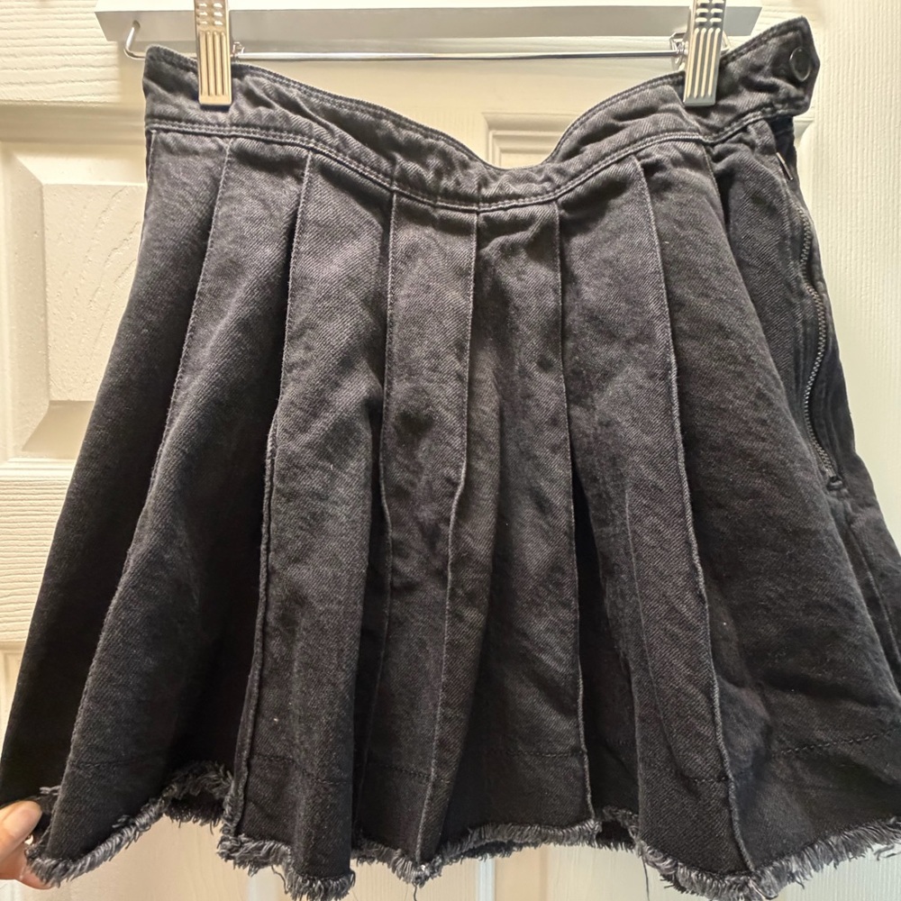 GAP Black Pleated Denim Mini Skirt